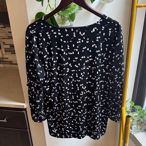 Alfani Black and White Abstract Blouse - Picture 3 of 6